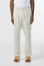 Load image into Gallery viewer, NN07 Bill Trouser in Oat
